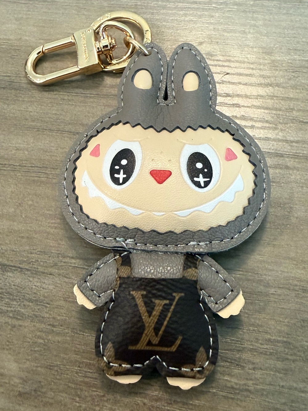 NWOT Source Unknown Gray & Cream Bunny Keychain